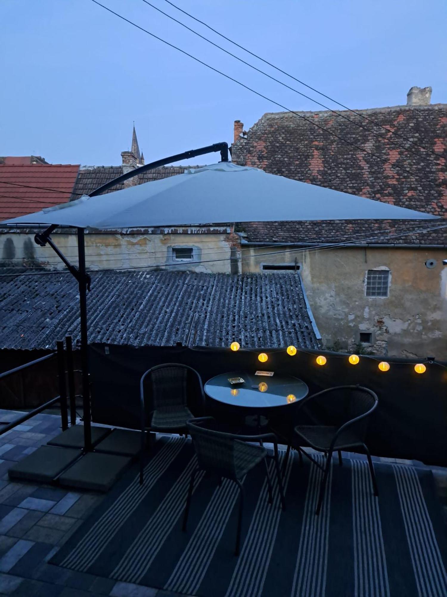 Free Garage In The Center-Delicia 4 Studio! Sibiu Eksteriør bilde